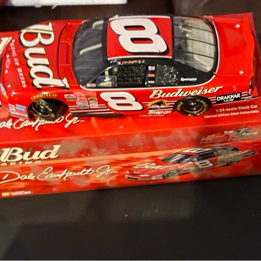#8 2002 Dell Jr, Monte Carlo Budweiser die Cast Car.